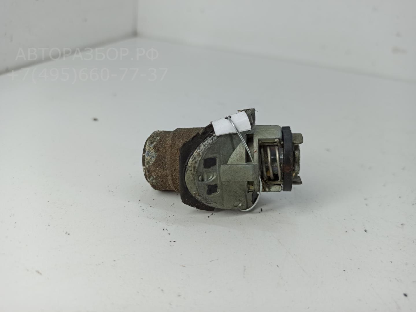 Вставка замка багажника