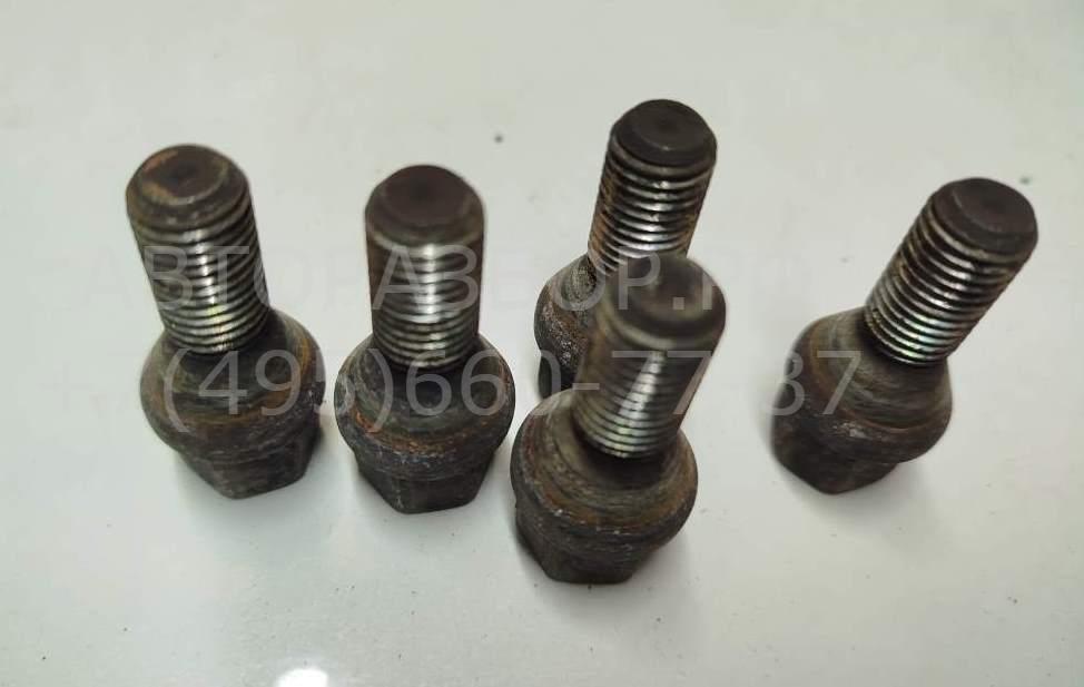 Болт колесный