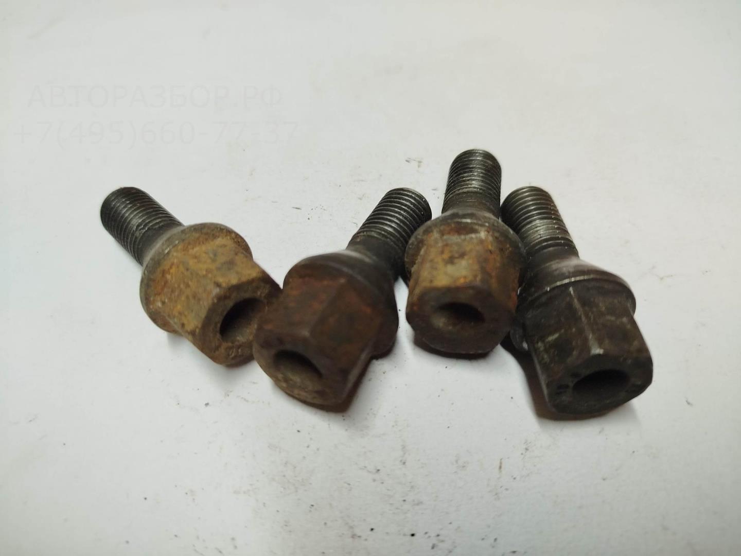 Болт колесный