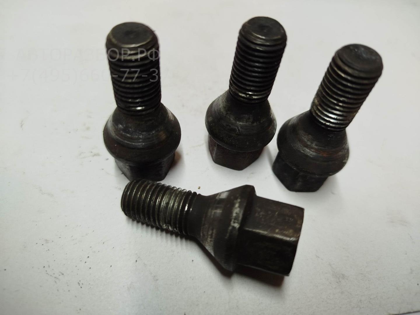 Болт колесный