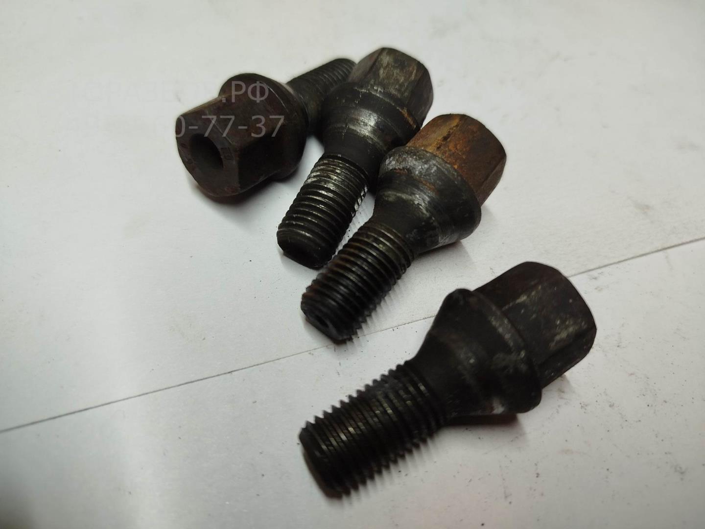 Болт колесный