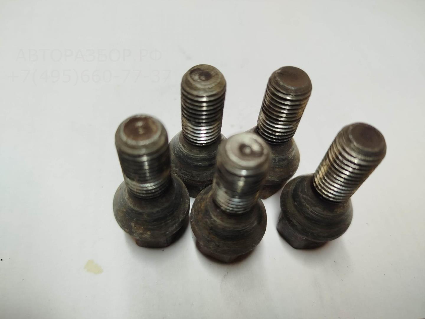 Болт колесный