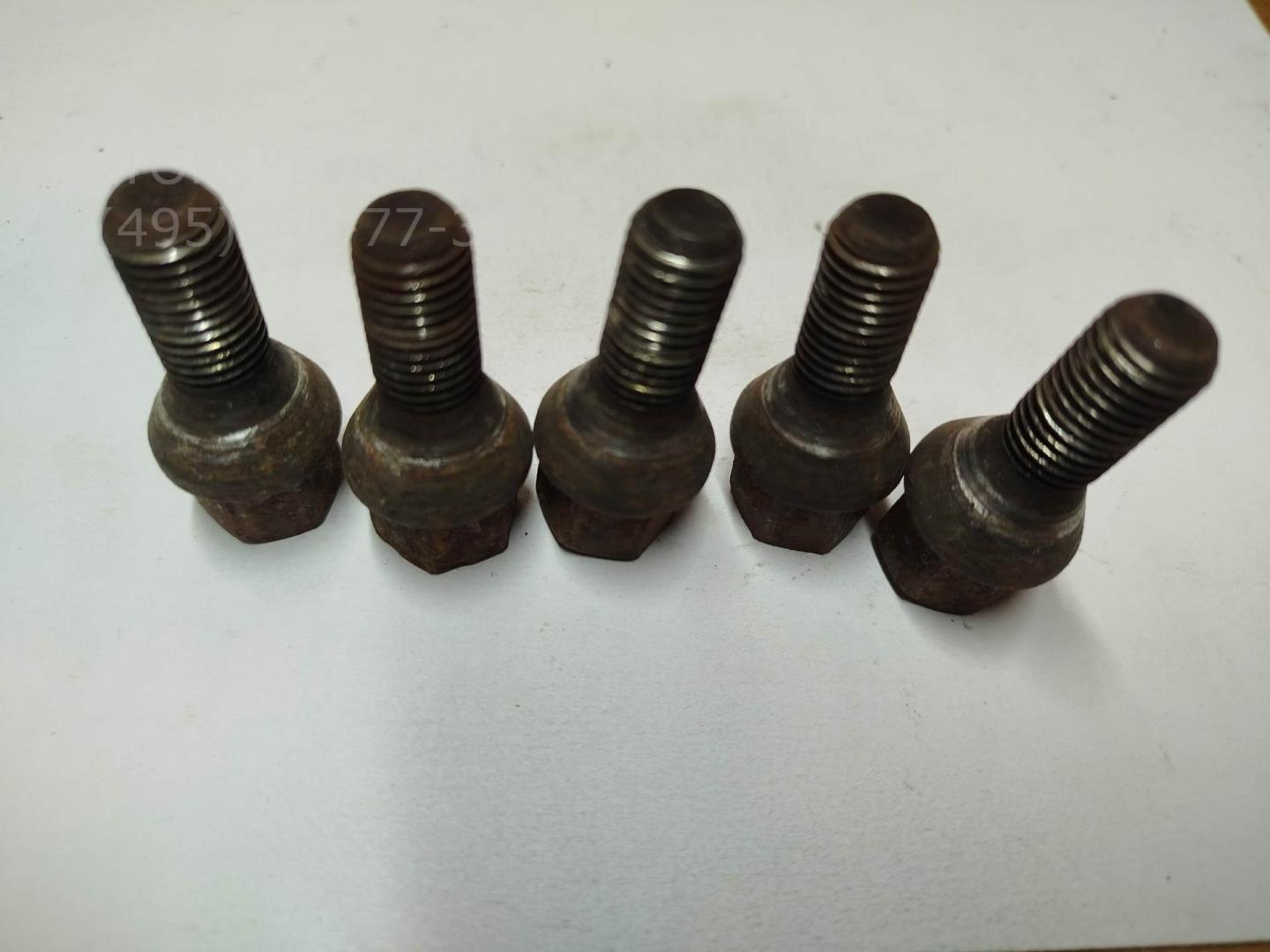 Болт колесный