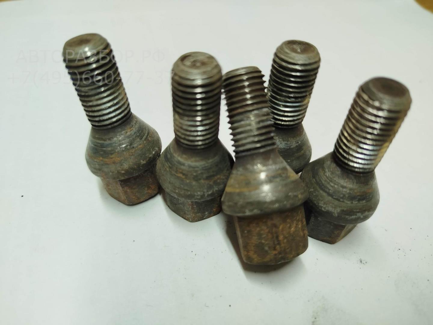 Болт колесный