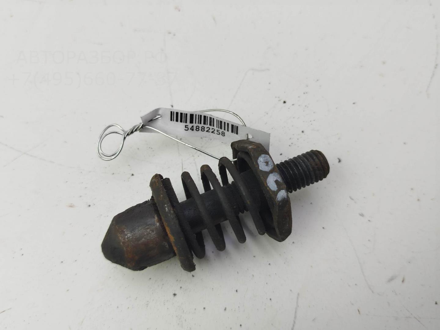 Замок капота