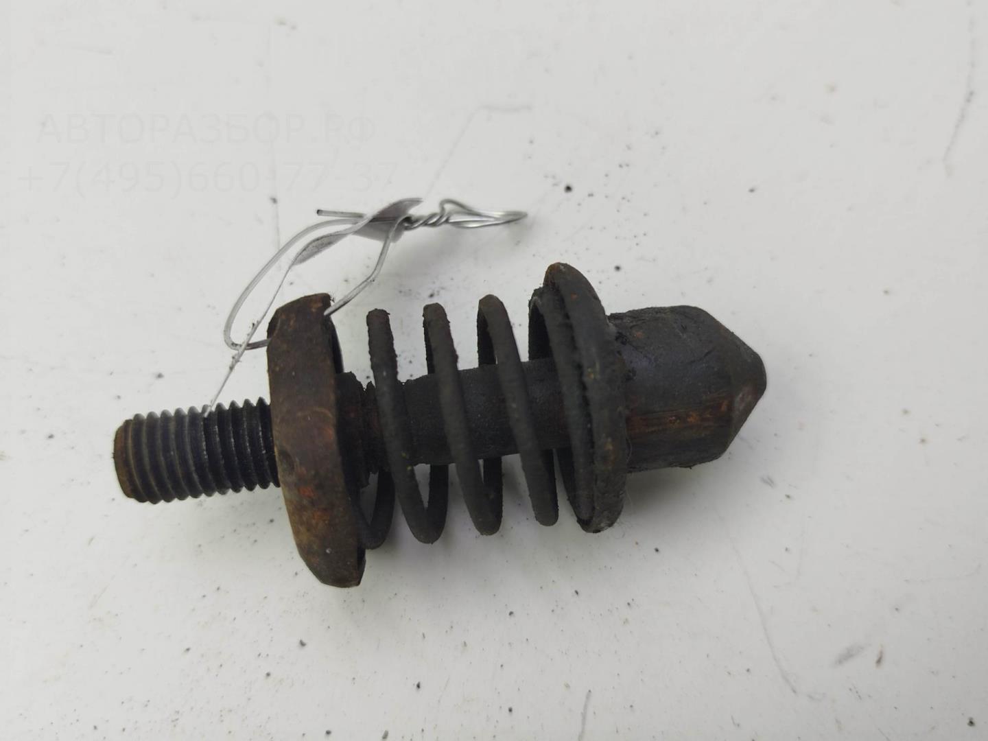 Замок капота