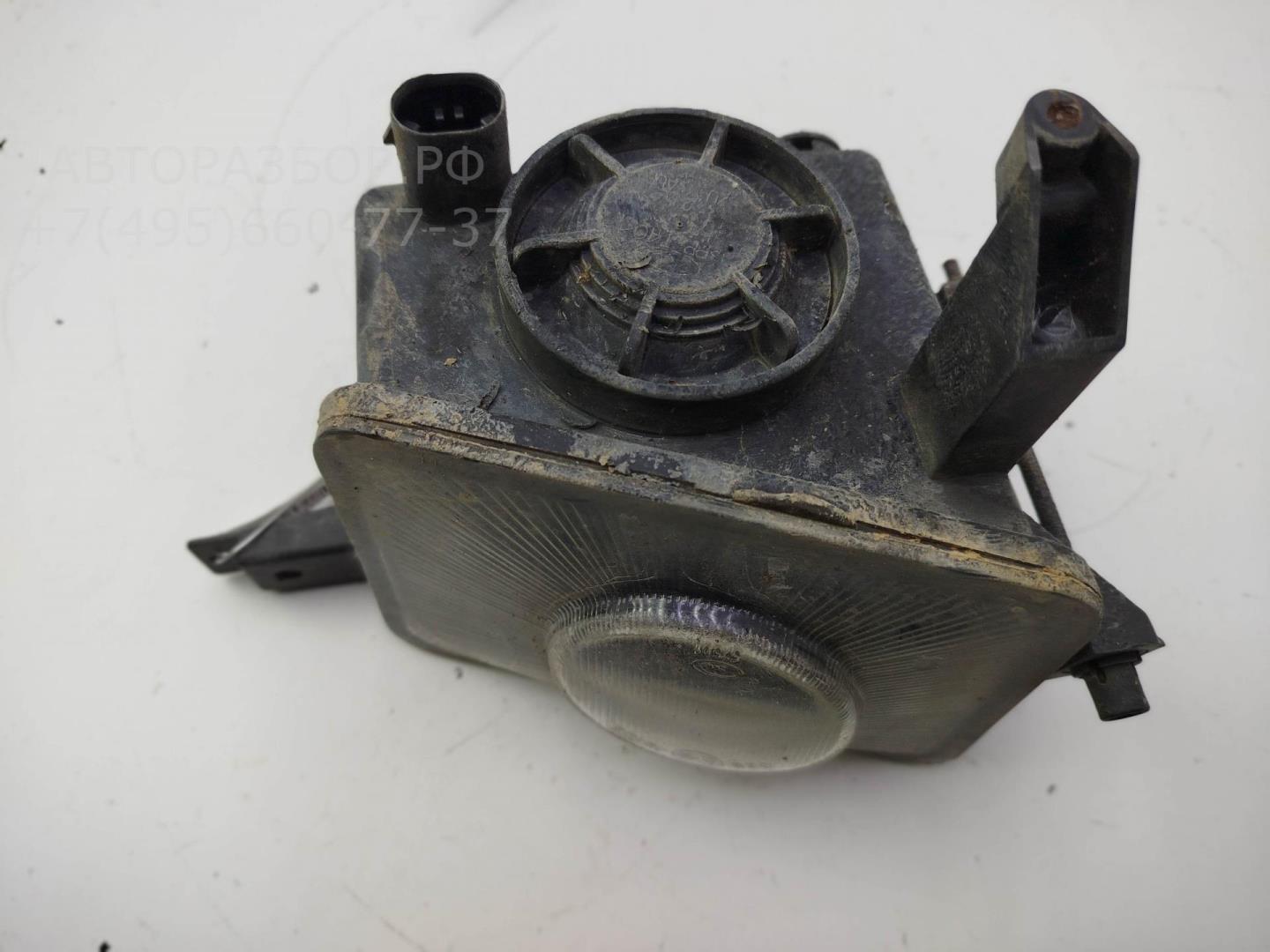 Фара противотуманная левая