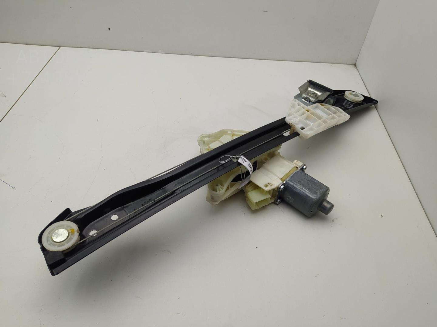 Стеклоподъемник электр. задний левый