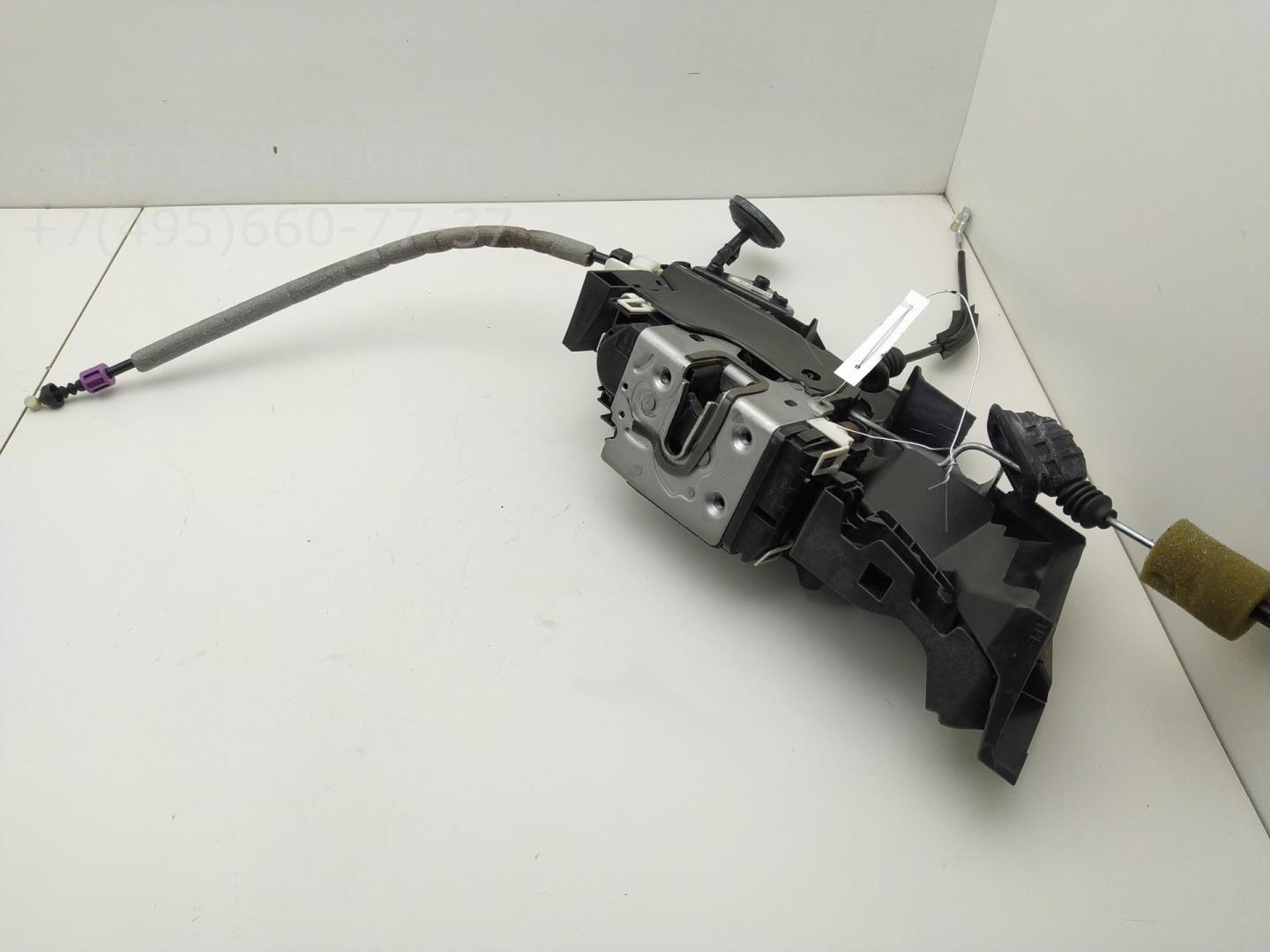 Замок двери передней правой