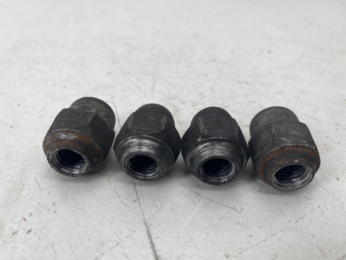 Болт колесный