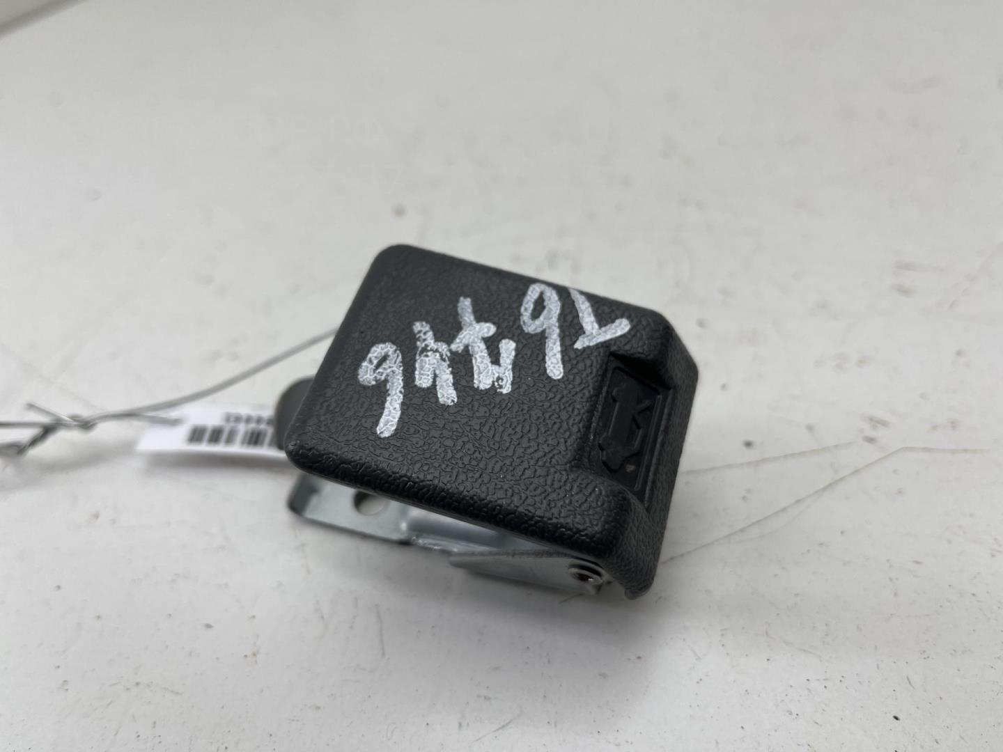 Ручка открывания капота