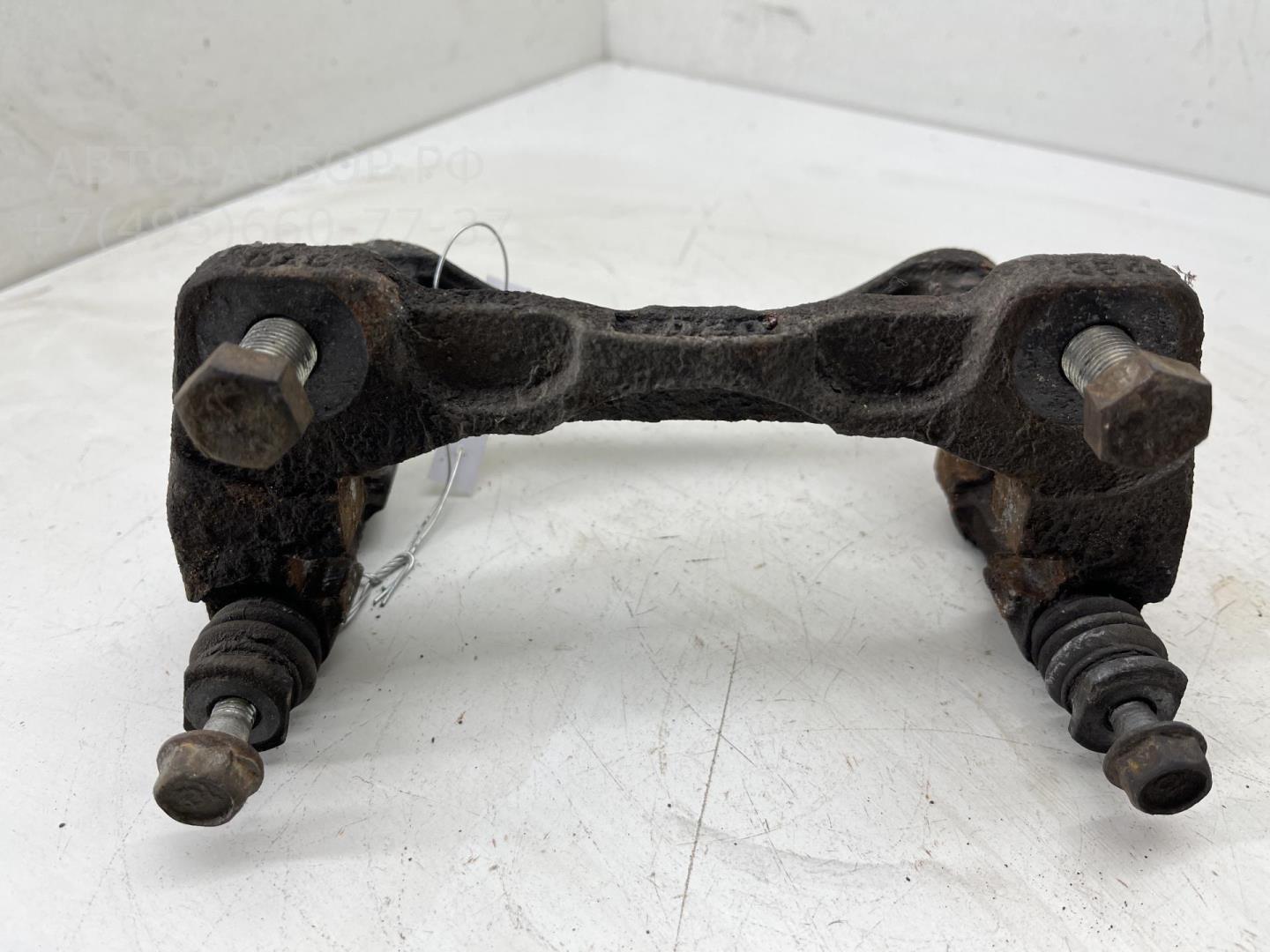 Скоба суппорта переднего