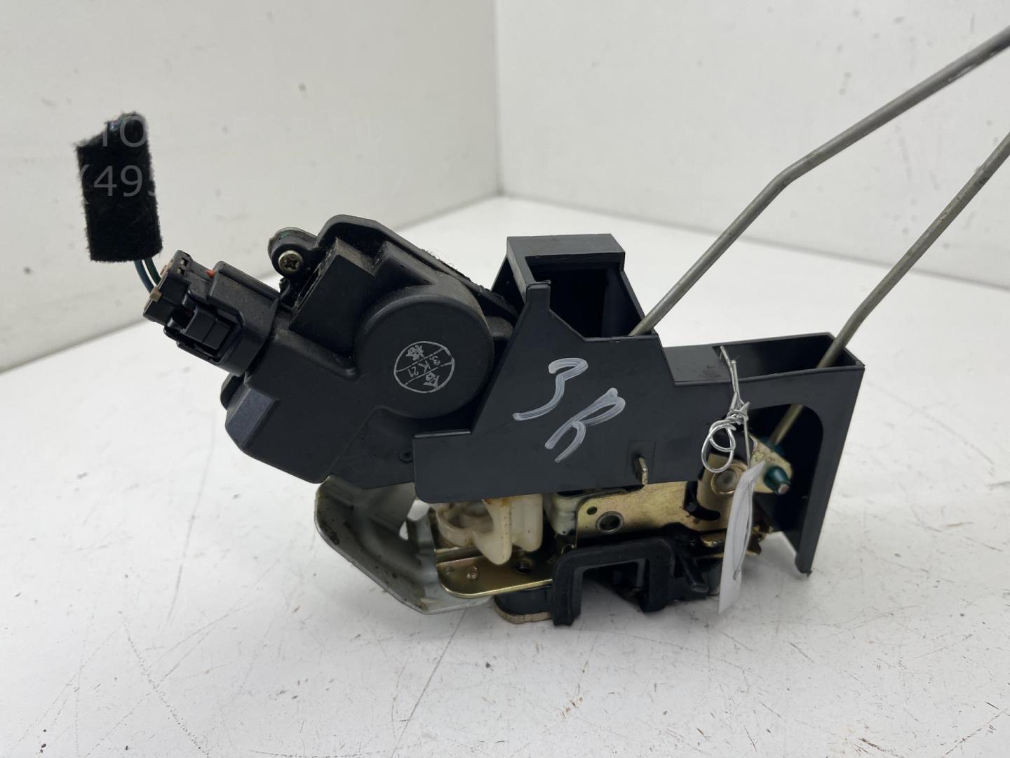 Замок двери задней правой