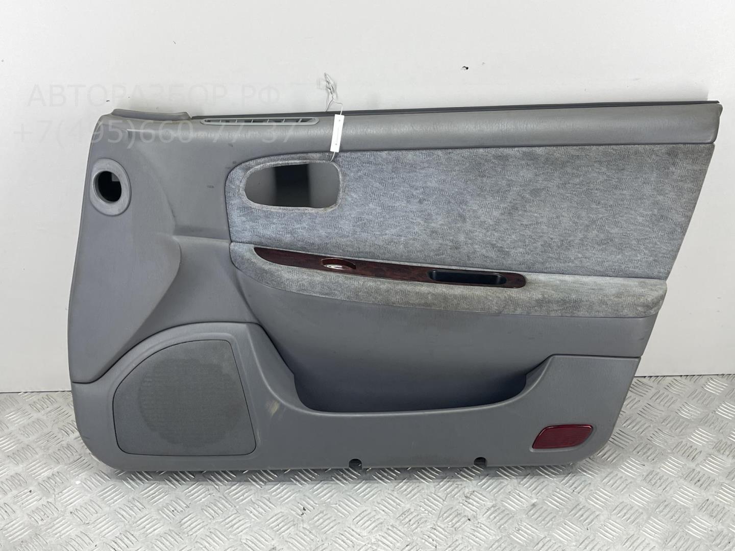 Обшивка двери передней правой