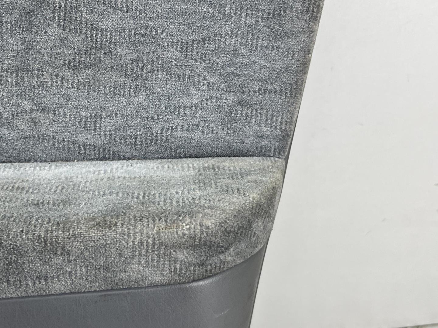 Обшивка двери передней правой