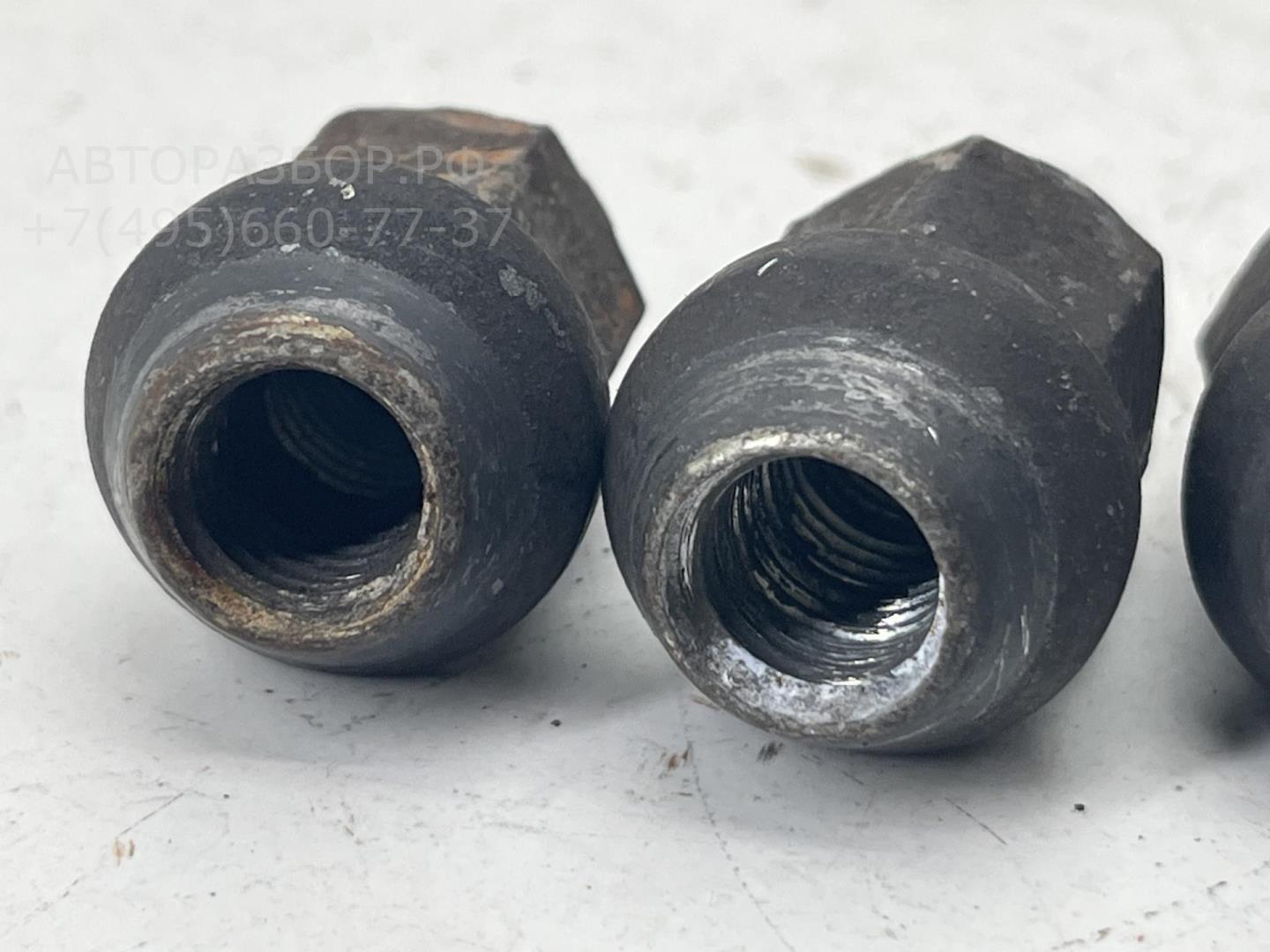 Болт колесный