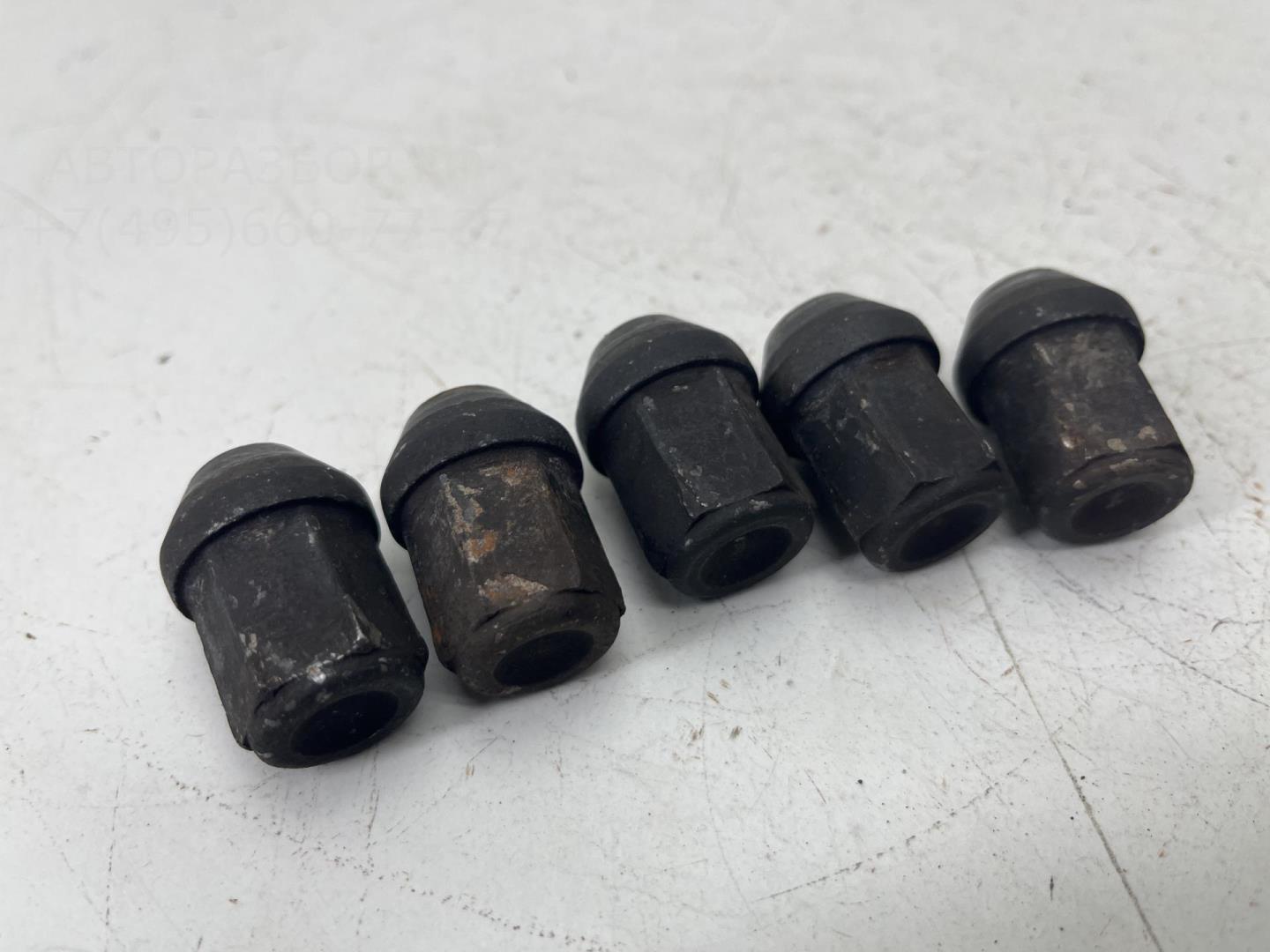 Болт колесный