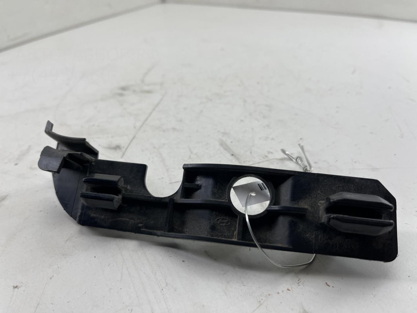 Кронштейн переднего бампера левый