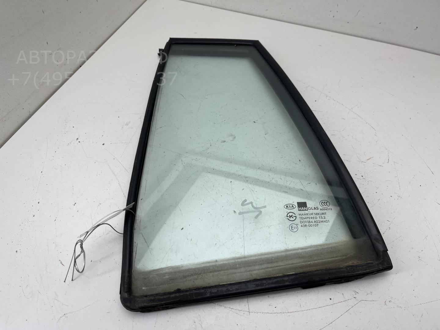 Стекло двери задней левой (форточка)