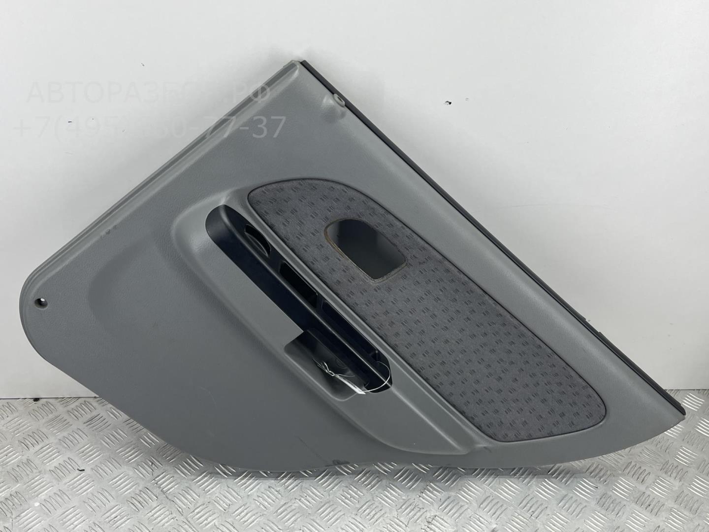 Обшивка двери задней правой