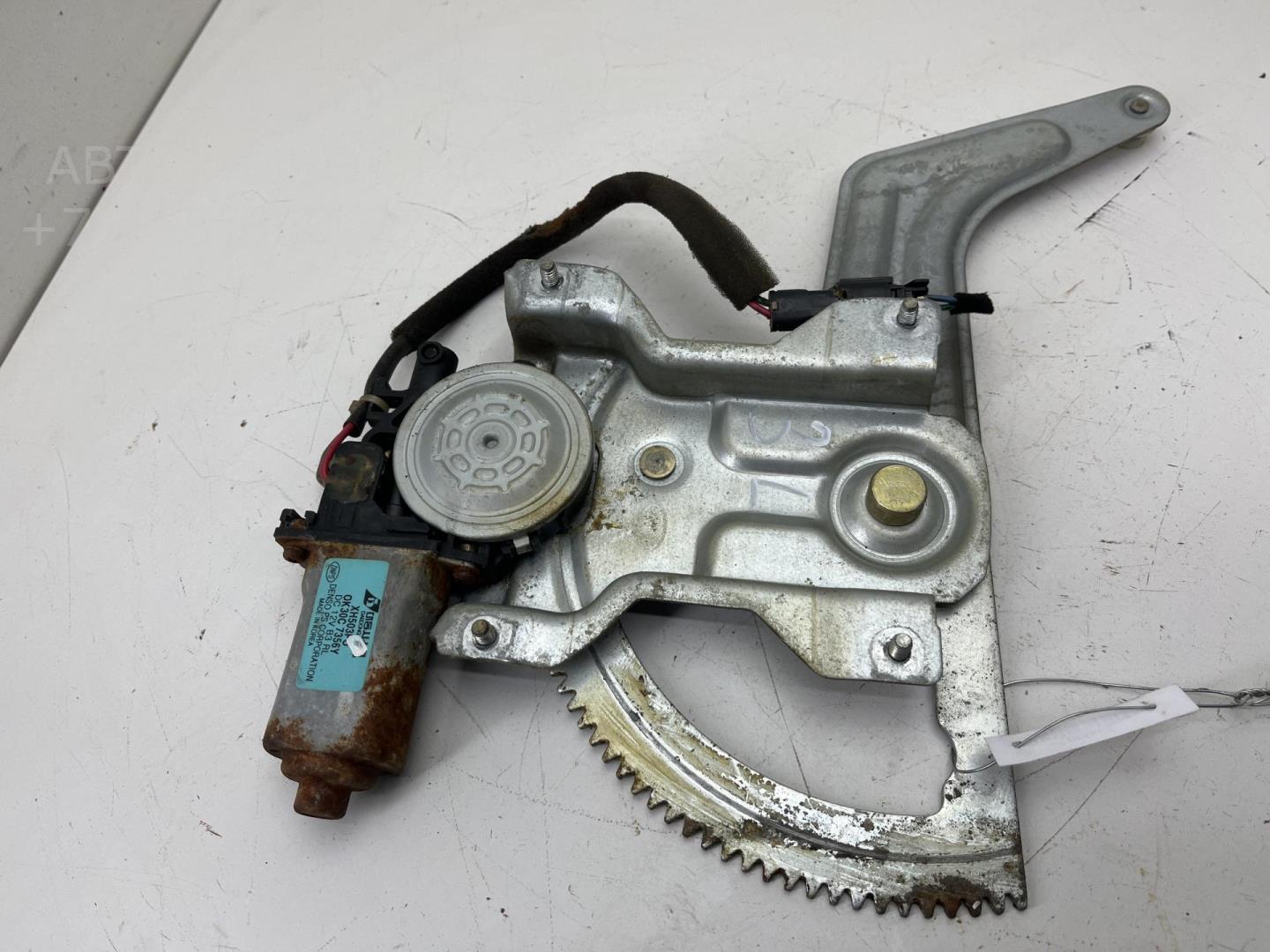 Стеклоподъемник электр. задний левый