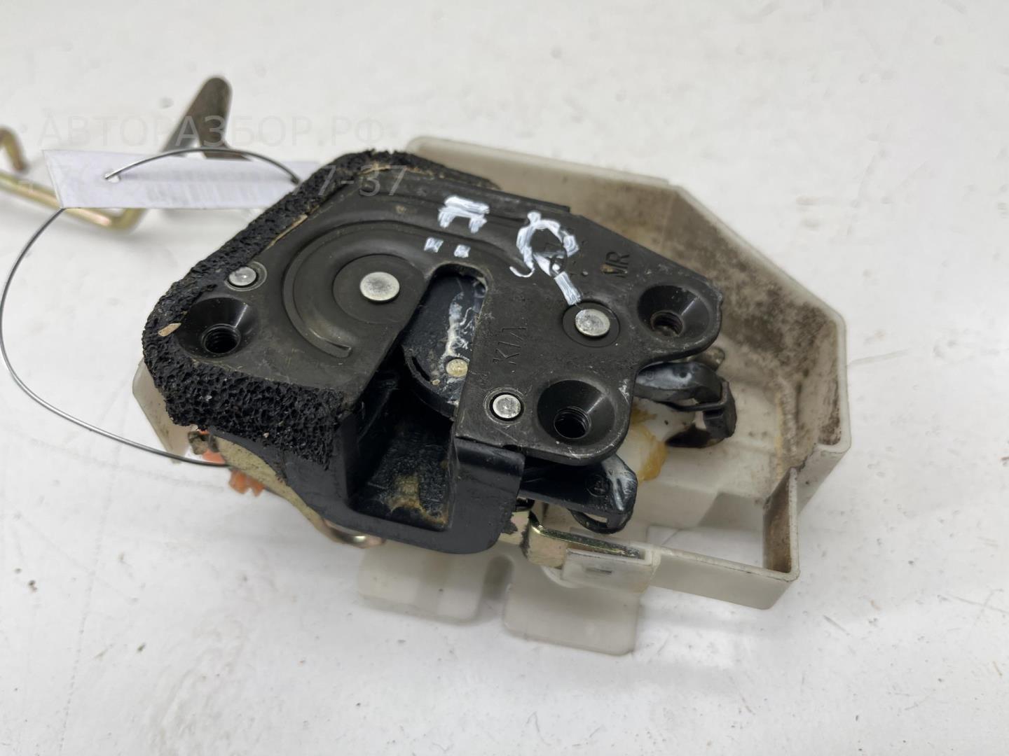 Замок двери передней правой