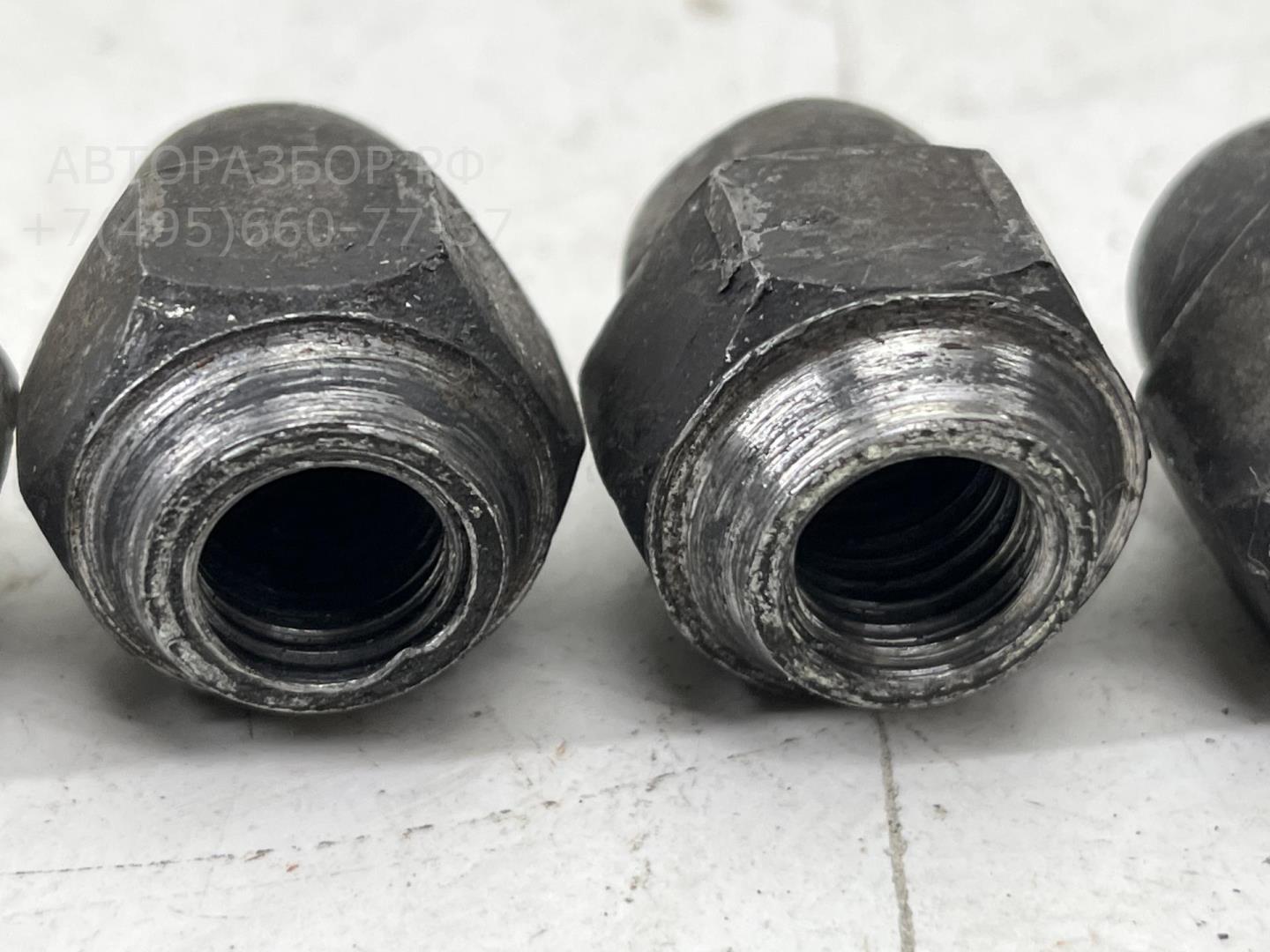 Болт колесный