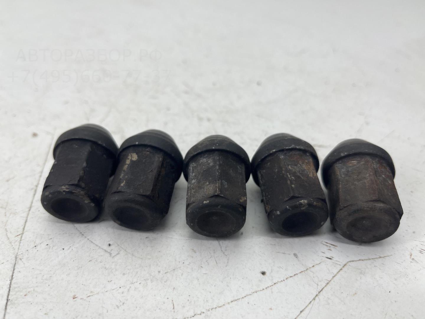 Болт колесный