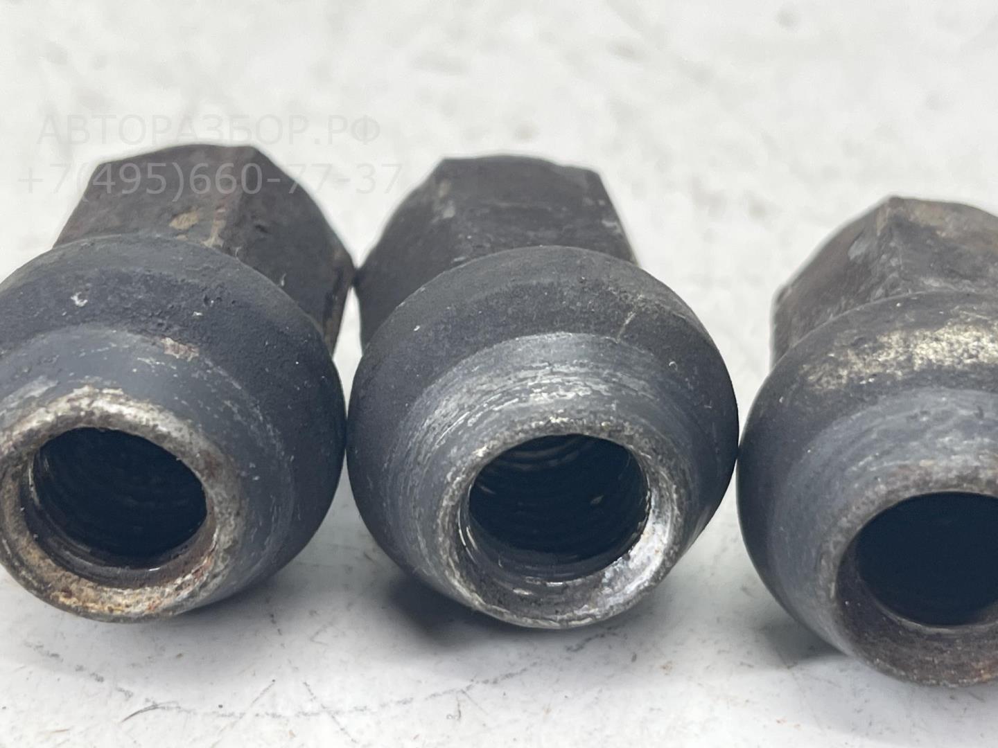 Болт колесный