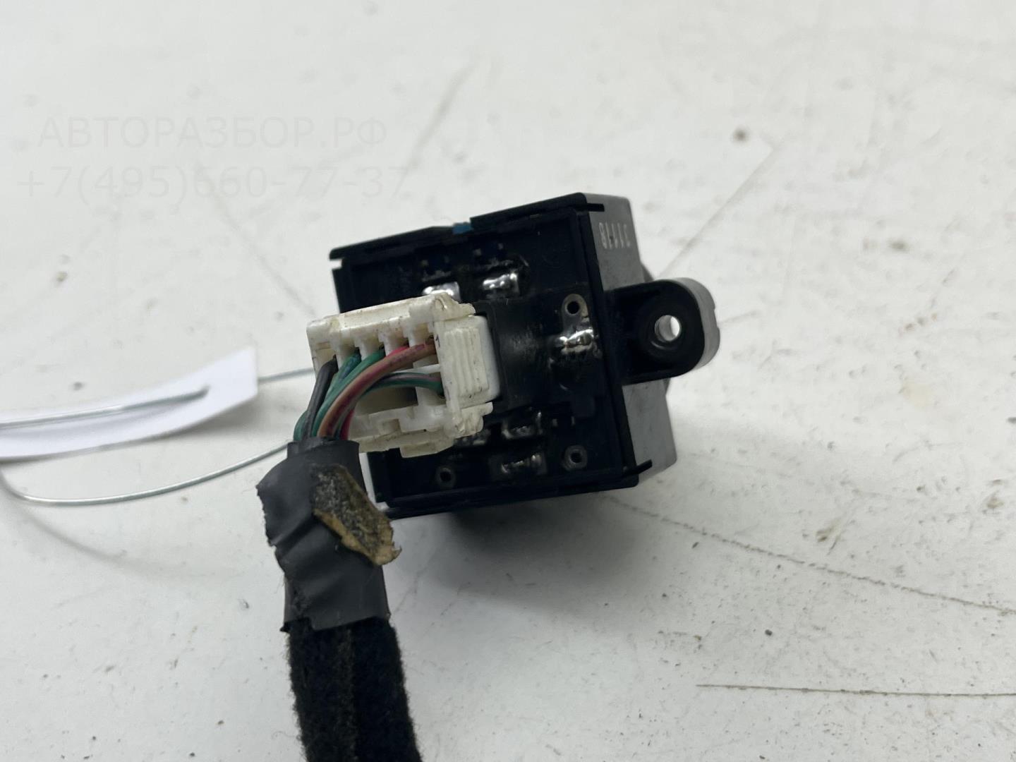 Кнопка регулировки зеркала