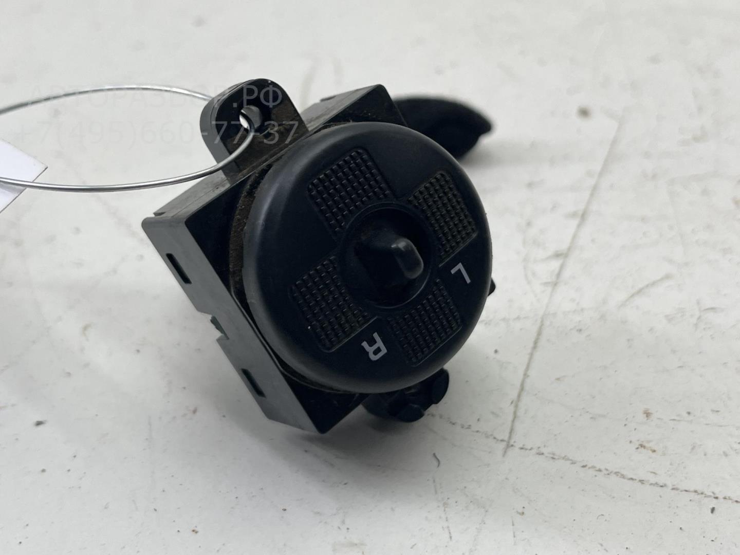 Кнопка регулировки зеркала