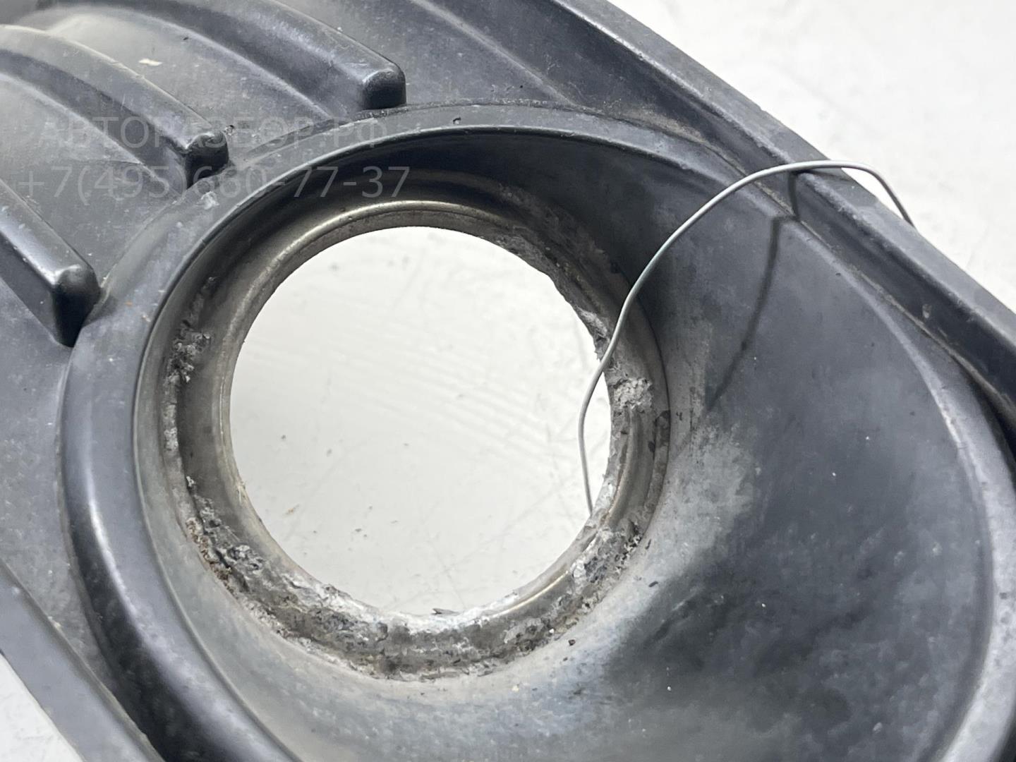 Рамка противотуманной фары левой