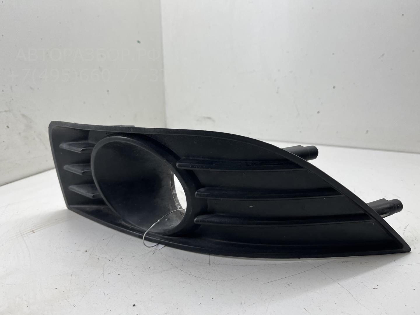 Рамка противотуманной фары левой