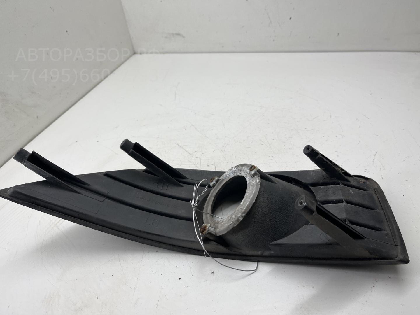 Рамка противотуманной фары левой