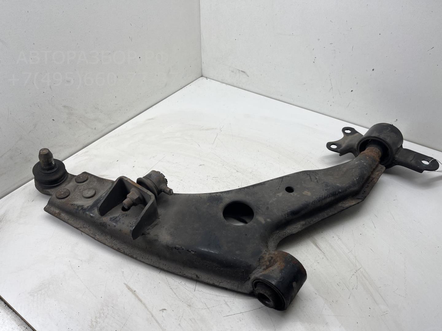 Рычаг передний правый