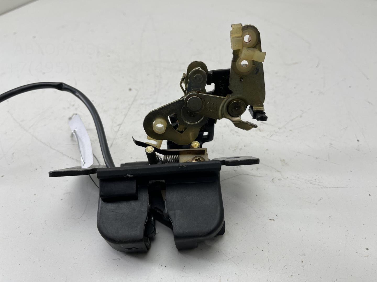 Замок багажника