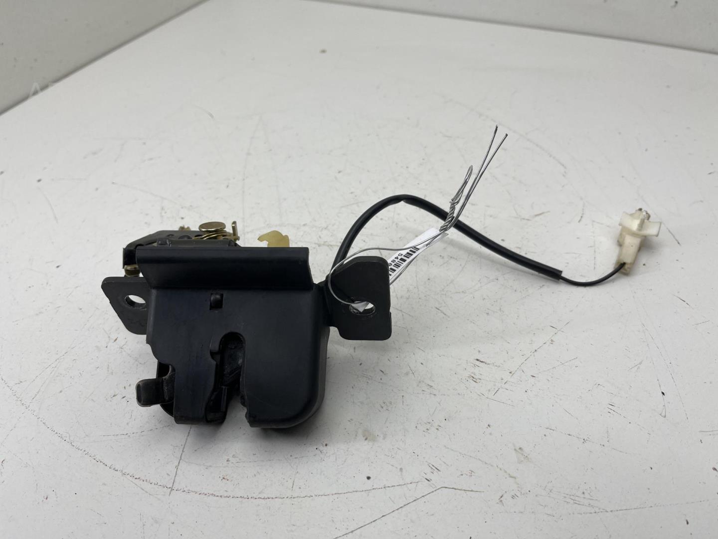 Замок багажника