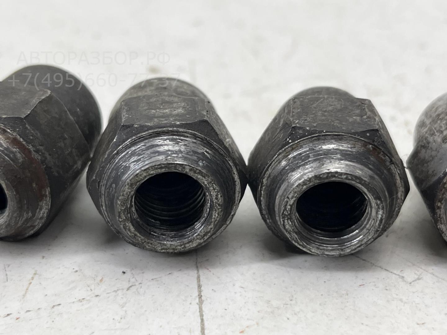 Болт колесный