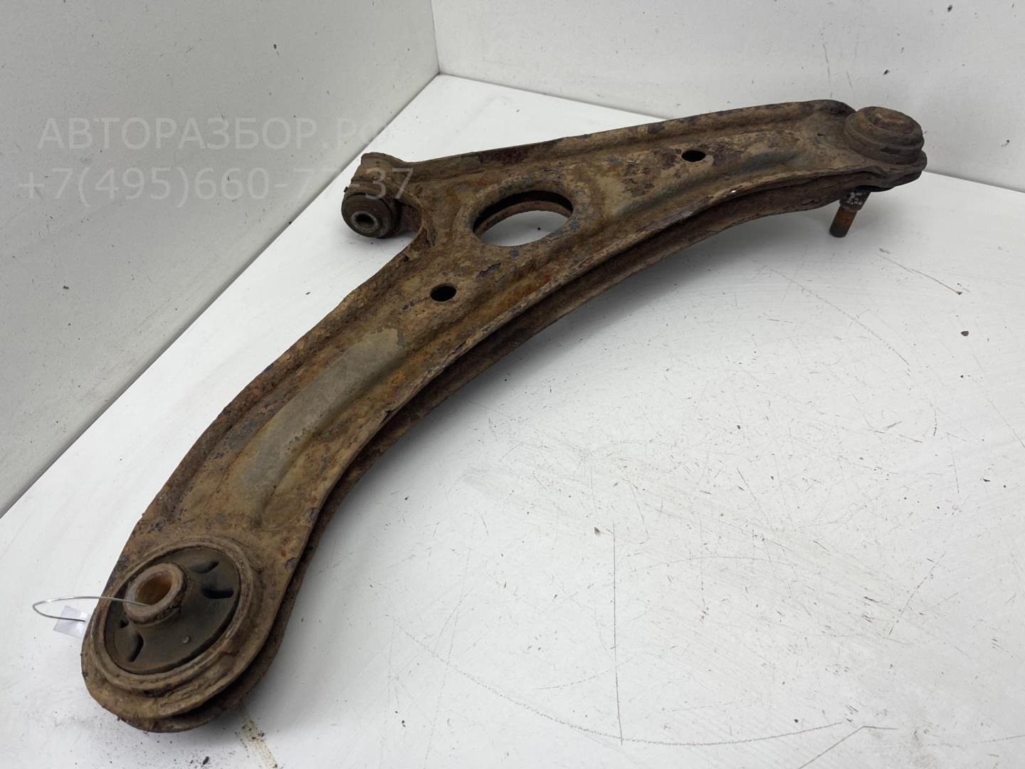 Рычаг передний левый