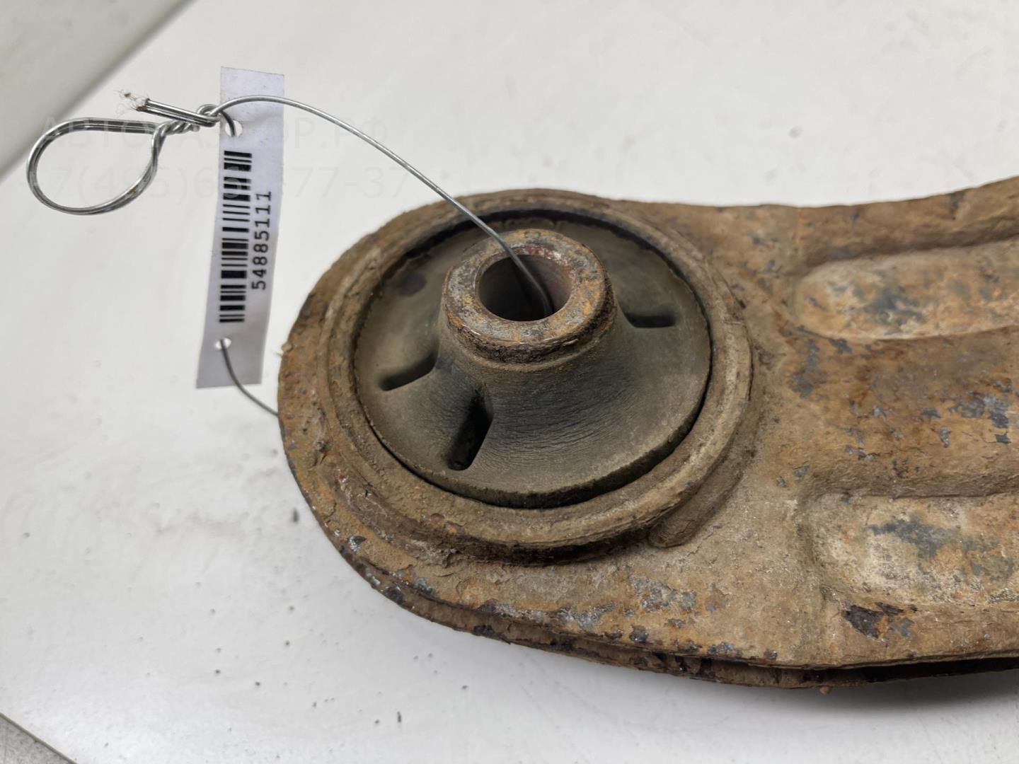 Рычаг передний левый