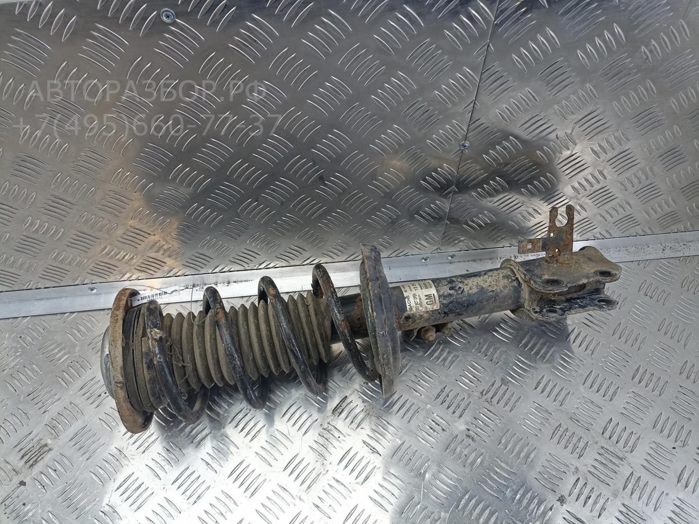 Амортизатор передний правый