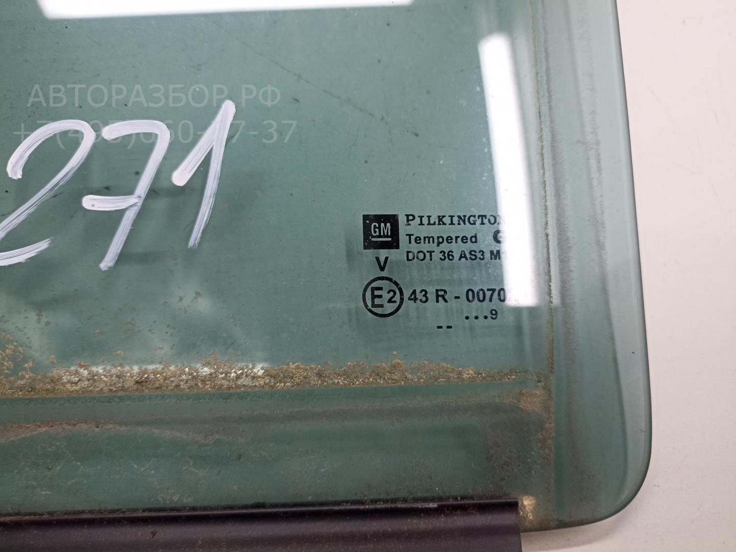 Стекло двери задней левой (форточка)