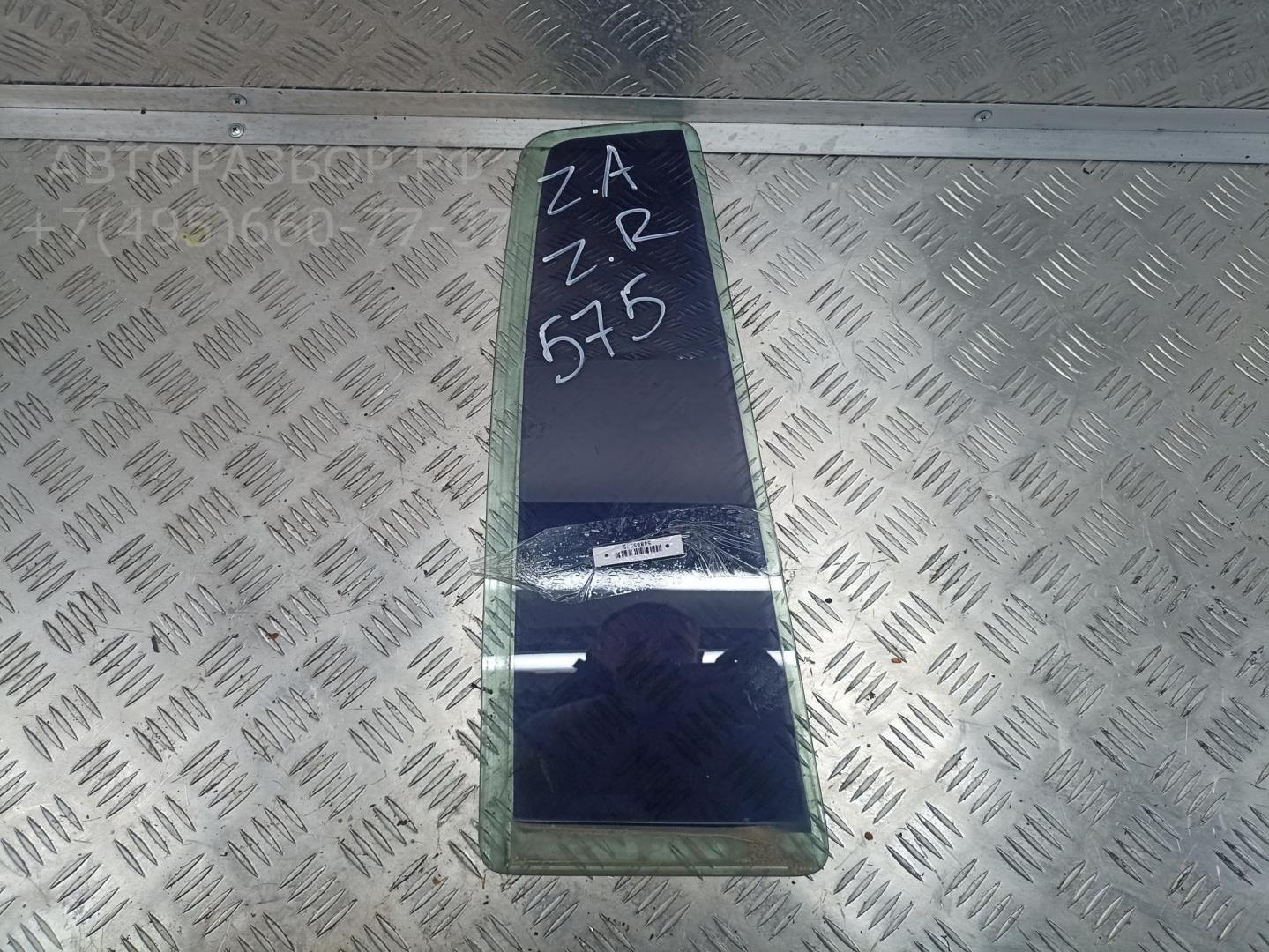 Стекло двери задней правой (форточка)