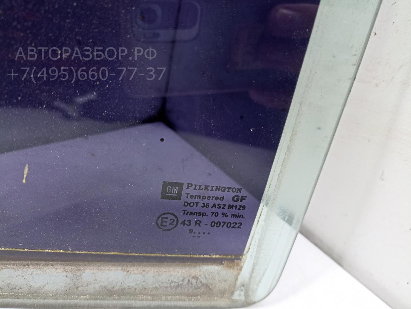 Стекло двери задней левой (форточка)