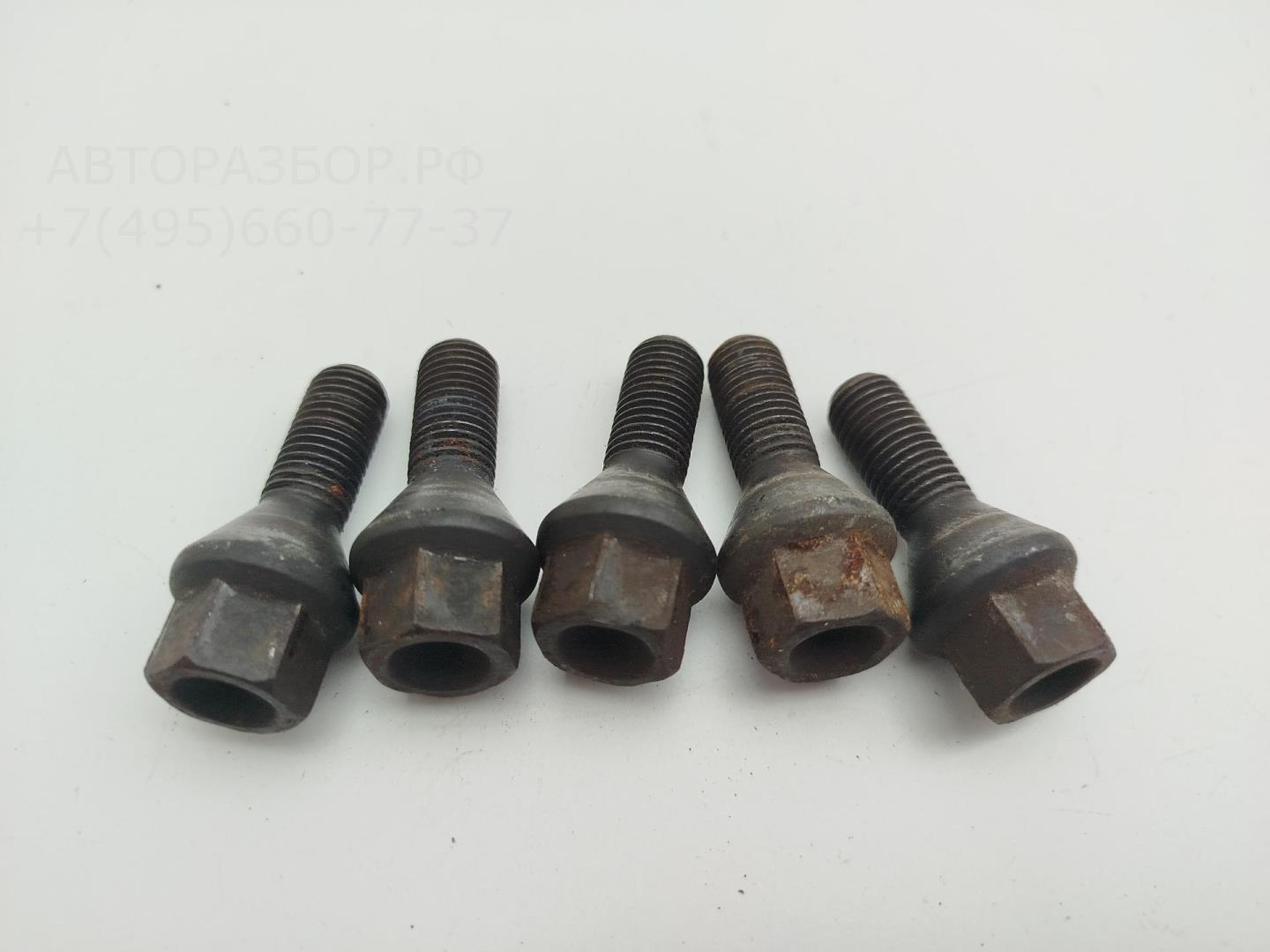 Болт колесный