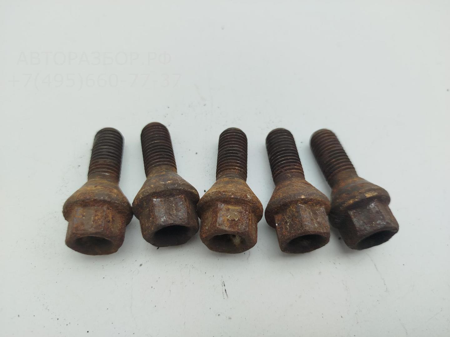 Болт колесный