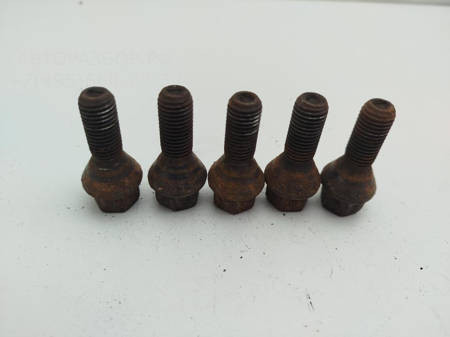 Болт колесный