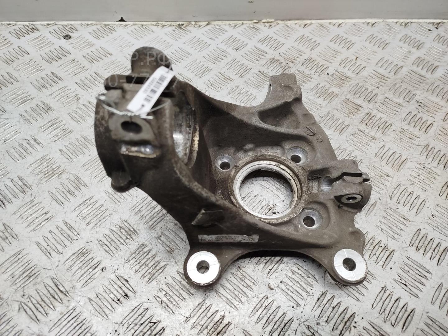 Кулак поворотный передний правый