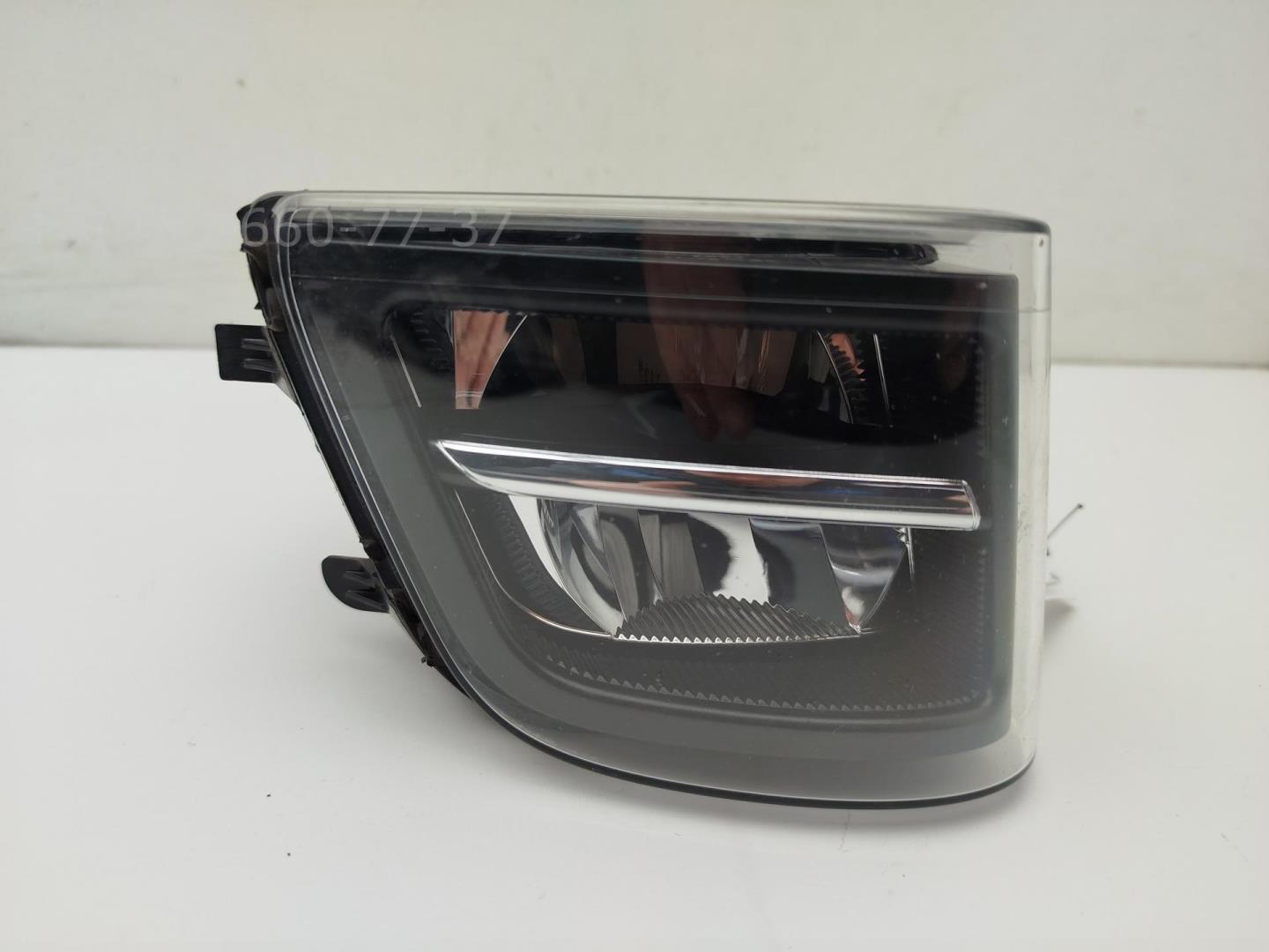 Фара противотуманная правая