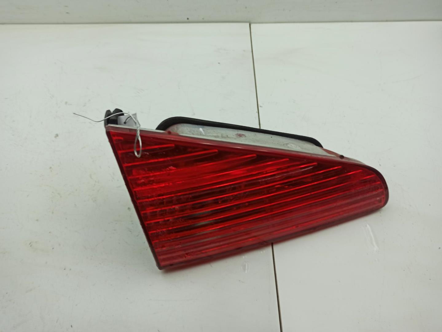 Фонарь задний внутренний левый